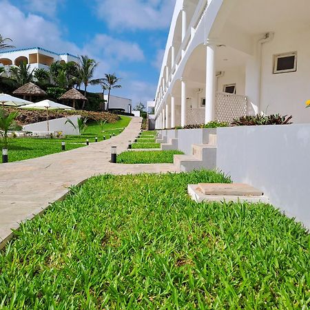 Ahg Lion Beach Resort Watamu Esterno foto