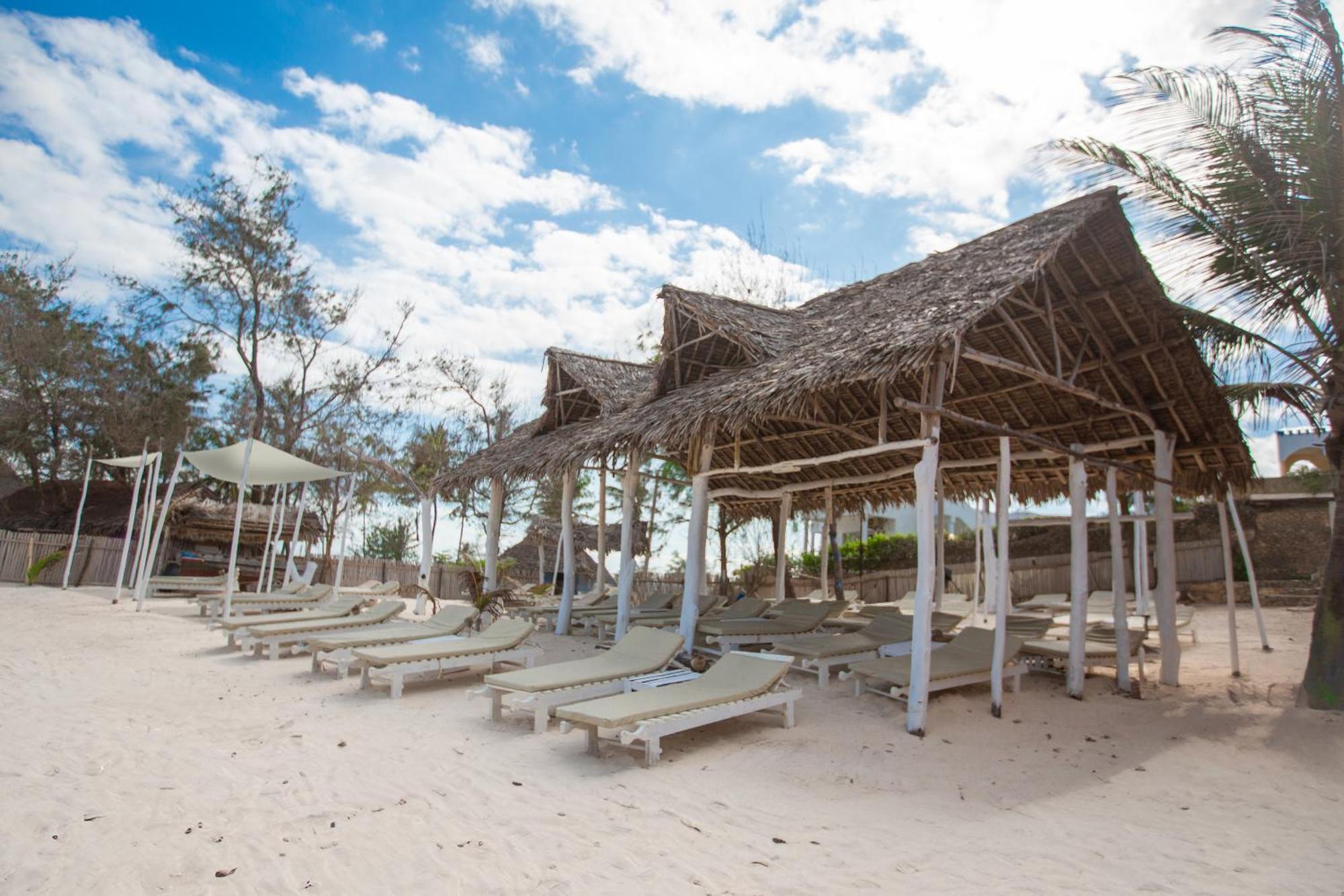 Ahg Lion Beach Resort Watamu Esterno foto